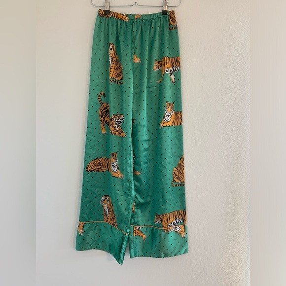 Feminine Tiger Wide Leg Pajama Pants Medium 🐅 - Picture 10 of 11